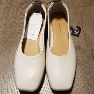 Time and tru flats NWT